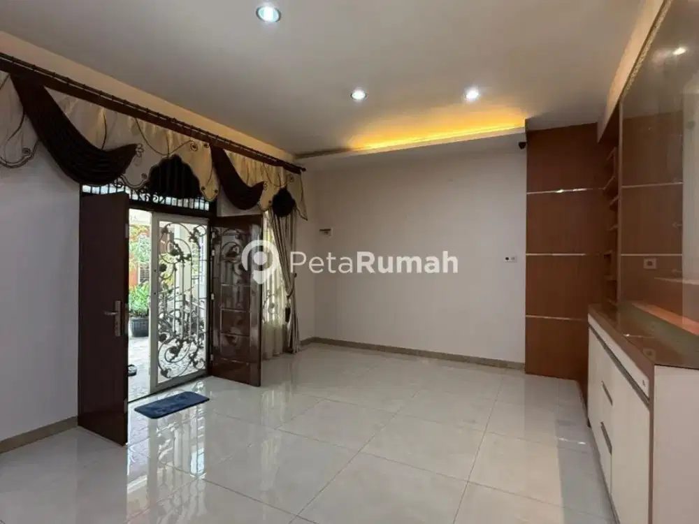 DIJUAL VILLA JALAN AMIR HAMZAH KOMPLEK VILLA MAKMUR GARDEN - MEDAN BARAT (indra & vincent)