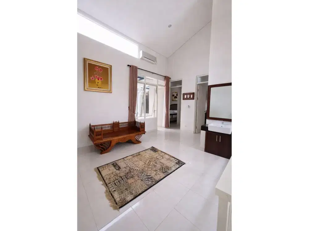 DISEWA RUMAH TAHUNAN BAGUS FURNISH HARGA NEGO SIAP HUNI SENTUL CITY SSR245