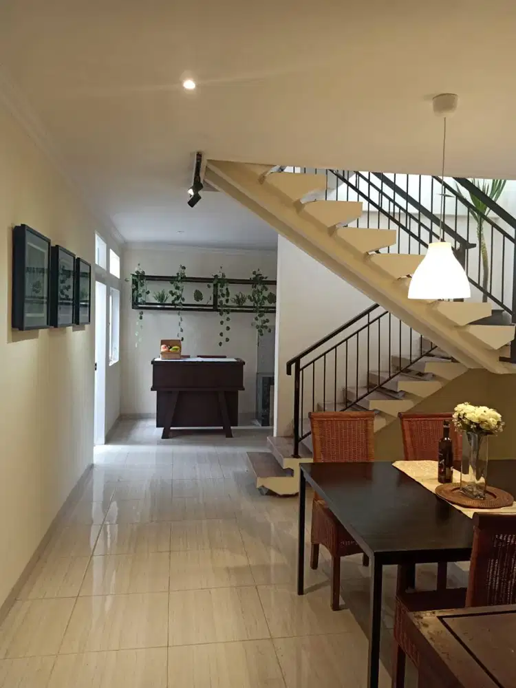 Lodaya Bandung Dijual Rumah Cantik 2 Lantai Siap Huni