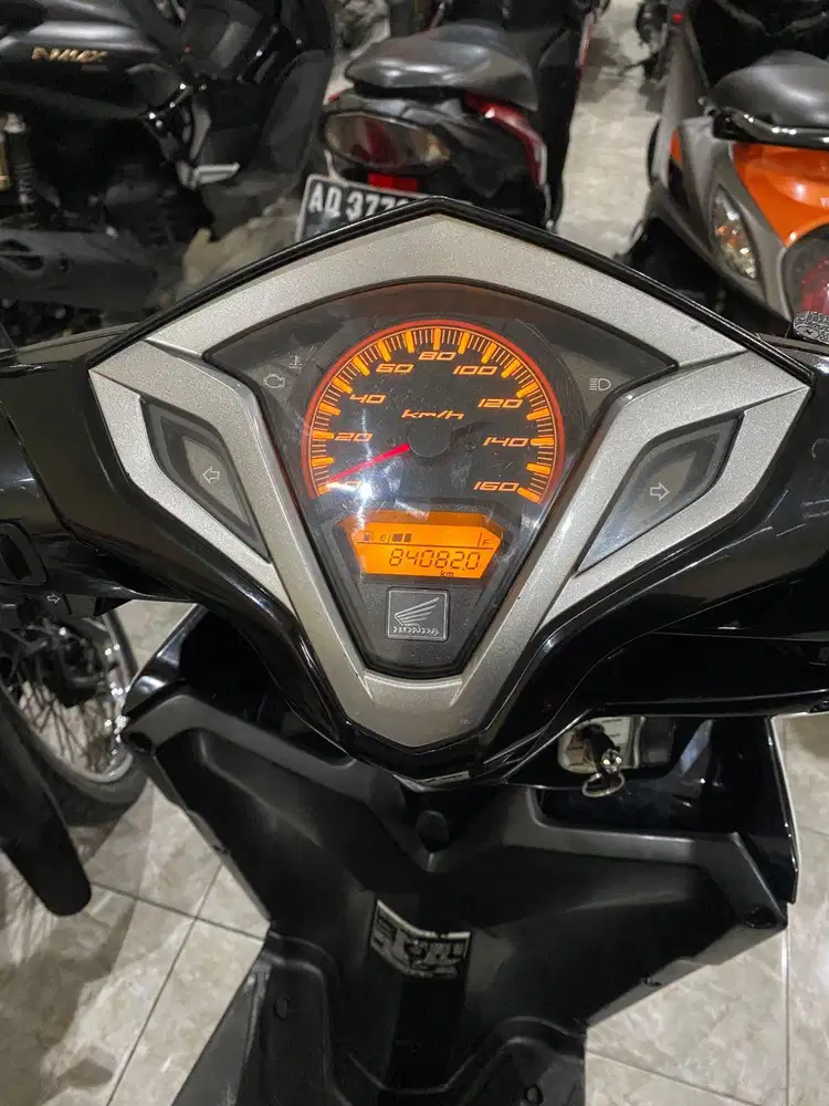 VARIO 125 PUTIH BIRU 2014