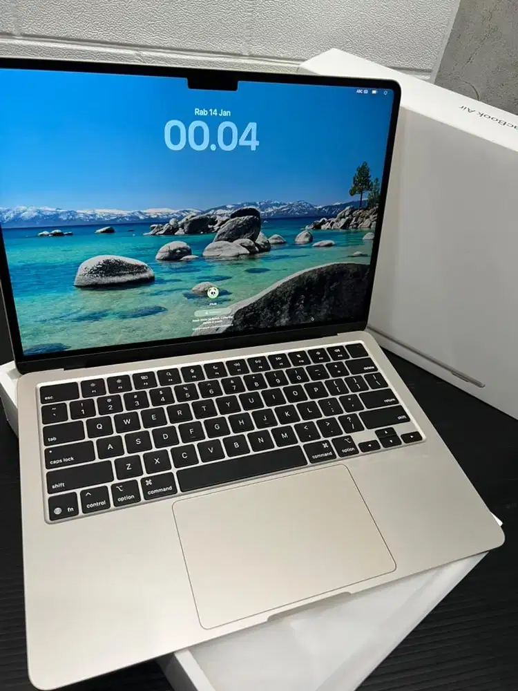 Macbook air m4 16/512 ibox