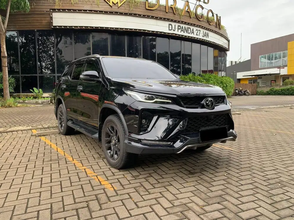 TOYOTA FORTUNER VRZ 2.8 GR TSS AT 2024 HITAM KM 19RB