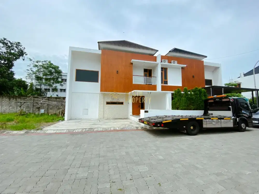 RUMAH MEWAH HARGA MURAH TEPI JALAN RAYA TAJEM