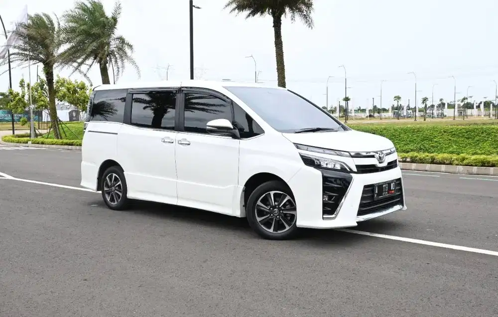 Toyota Voxy AT 2021 Double Sunroof Captain Seater White