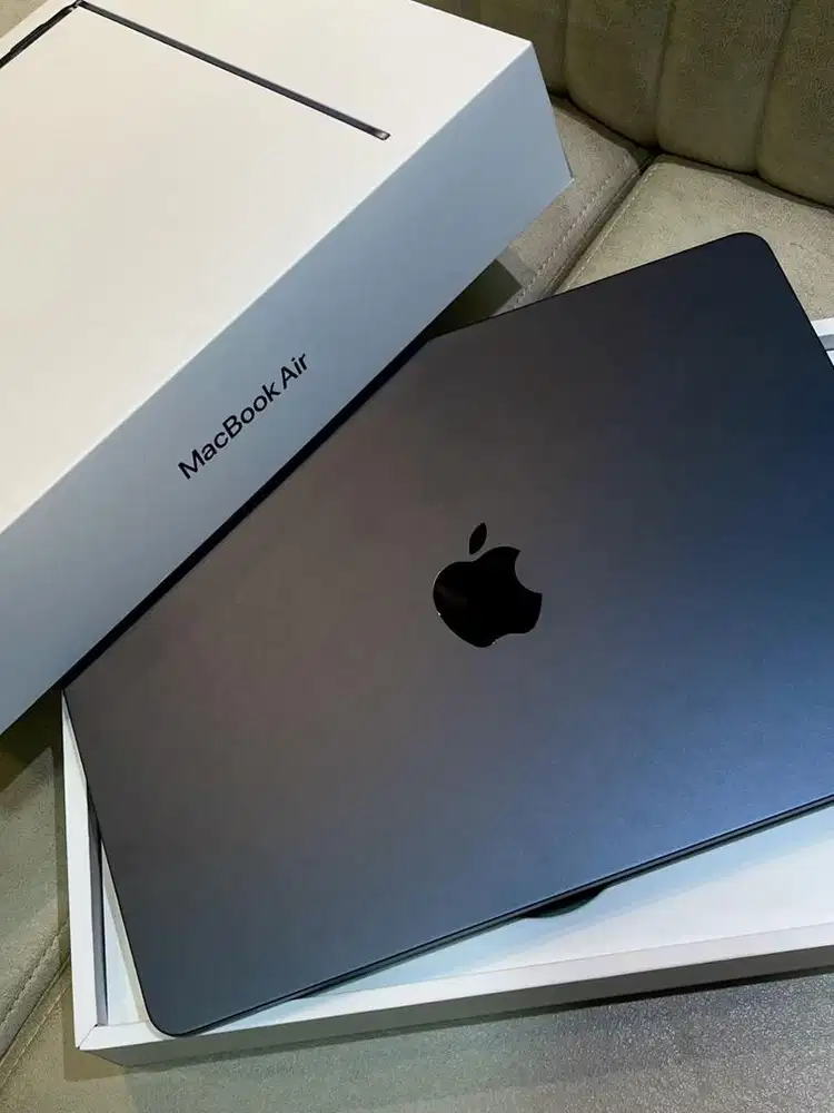 Macbook Air M2 2024
