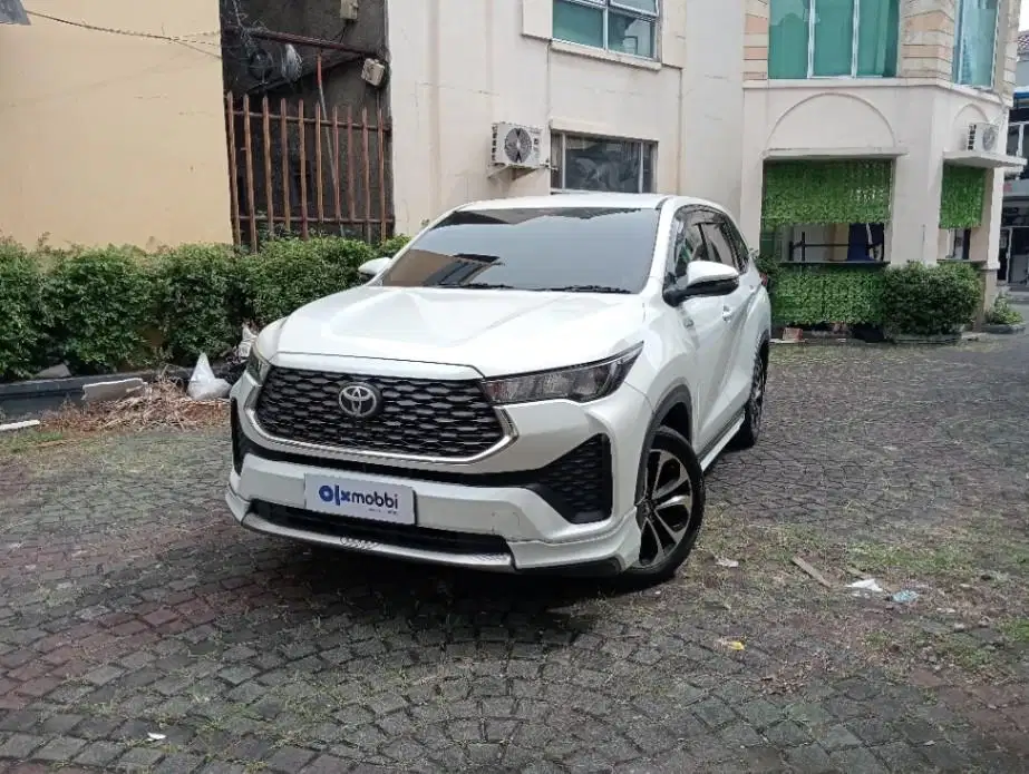 Like New- TOYOTA Kijang Innova 2.0 Zenix G HV CVT Hybrid AT 2023 PUTIH