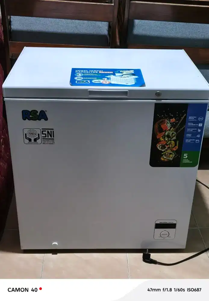 Freezer box RSA 200 Liter seri RSA CF-210 bekas seperti baru
