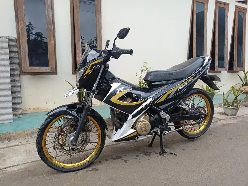 DI JUAL cepat suzuki satria Fu 2014 siap gas
