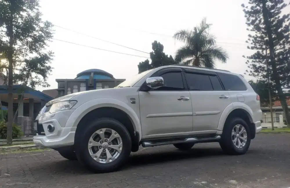 Pajero Dakar Limited 2013 AT Putih Service Record Sunroof