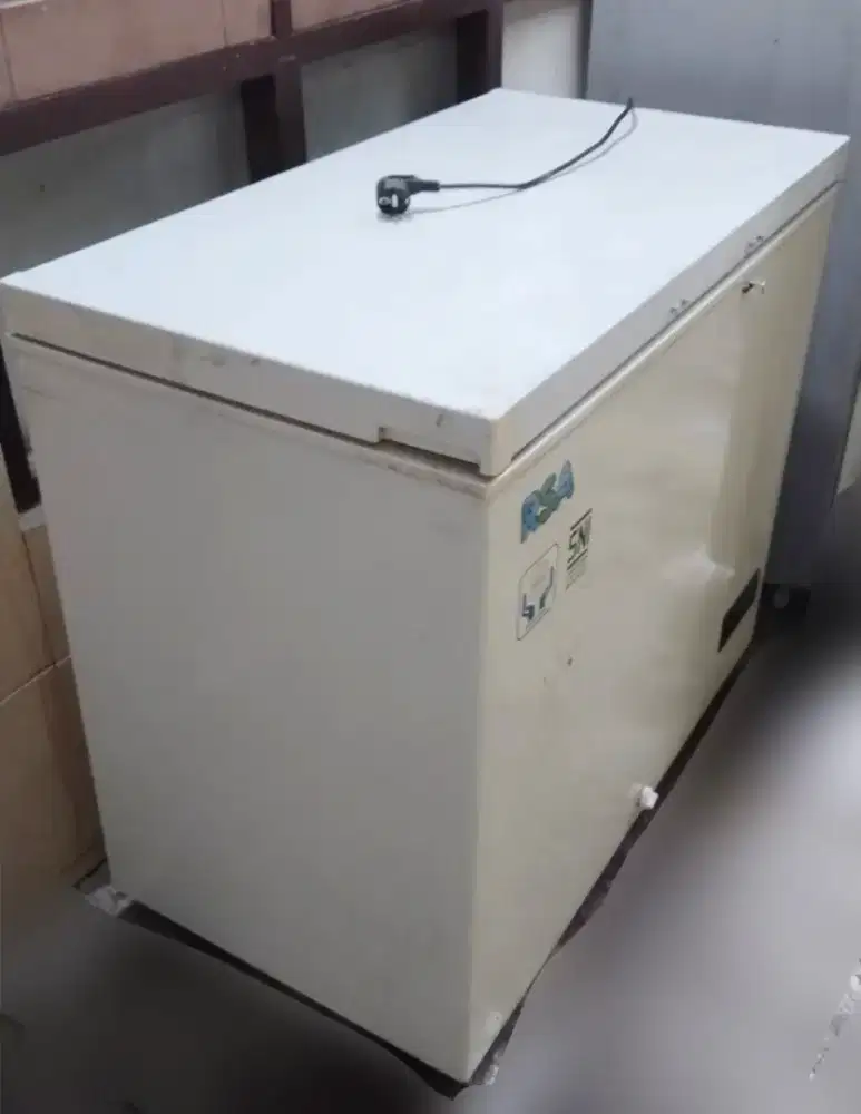 FrezerBox 220L Digital display cepat Beku.