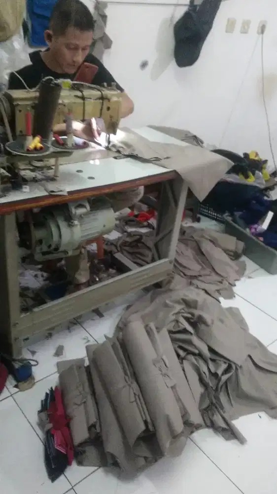 Dibutuhkan penjahit untuk konveksi seragam