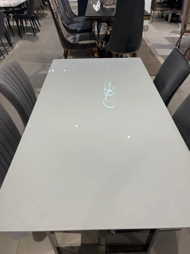 HAGEN GLASS DTABLE  TABLES