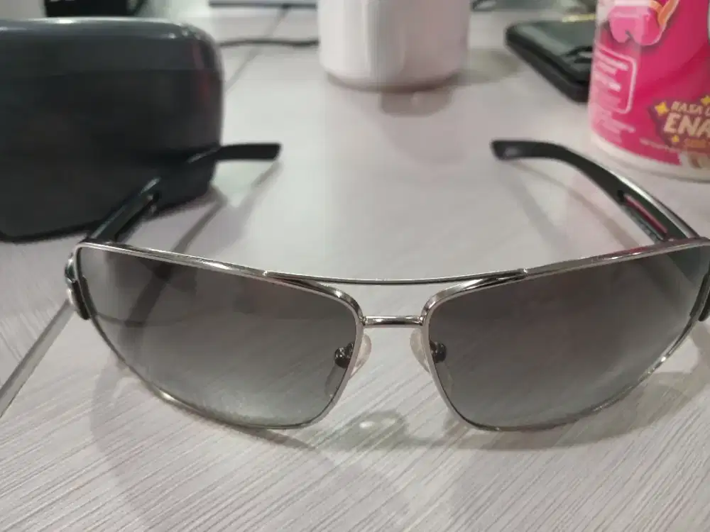 Kacamata prada linea rossa