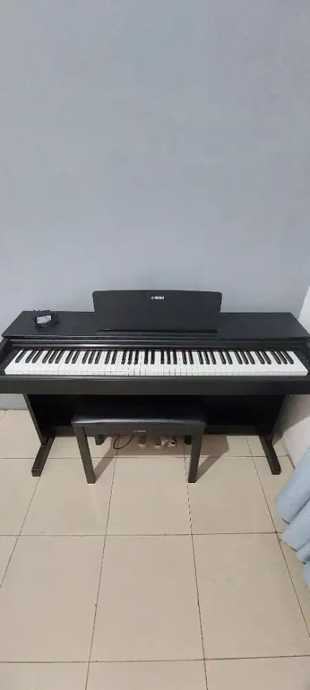Piano Yamaha Arius YDP 143