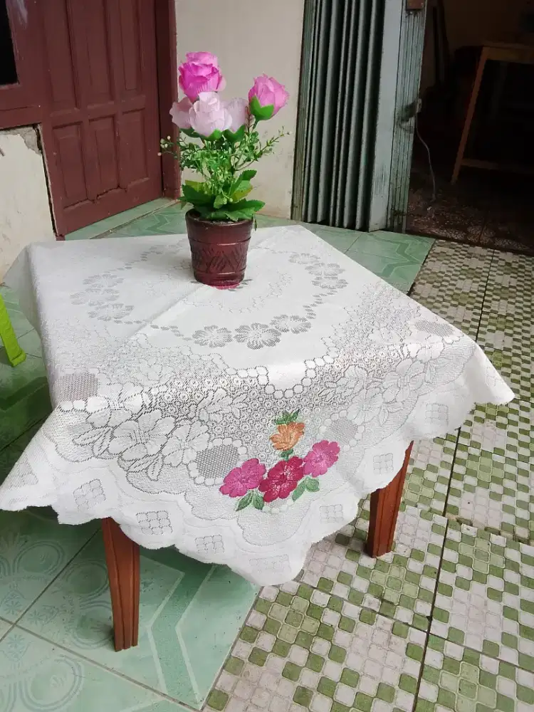 NEGO TIPIS, Meja kaca tinggi 46 pxl 46cm