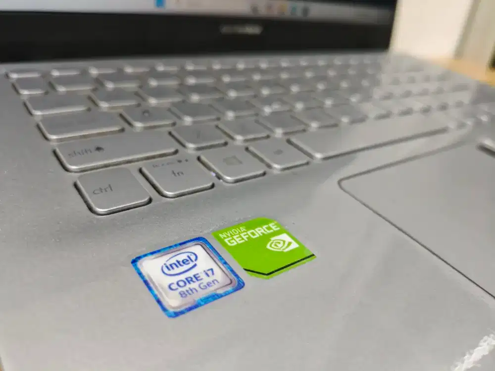 Asus S14 X430Fn. Core i7-8565U. Nvidia Mx150 2gb. Ram 8gb. Ssd 256gb