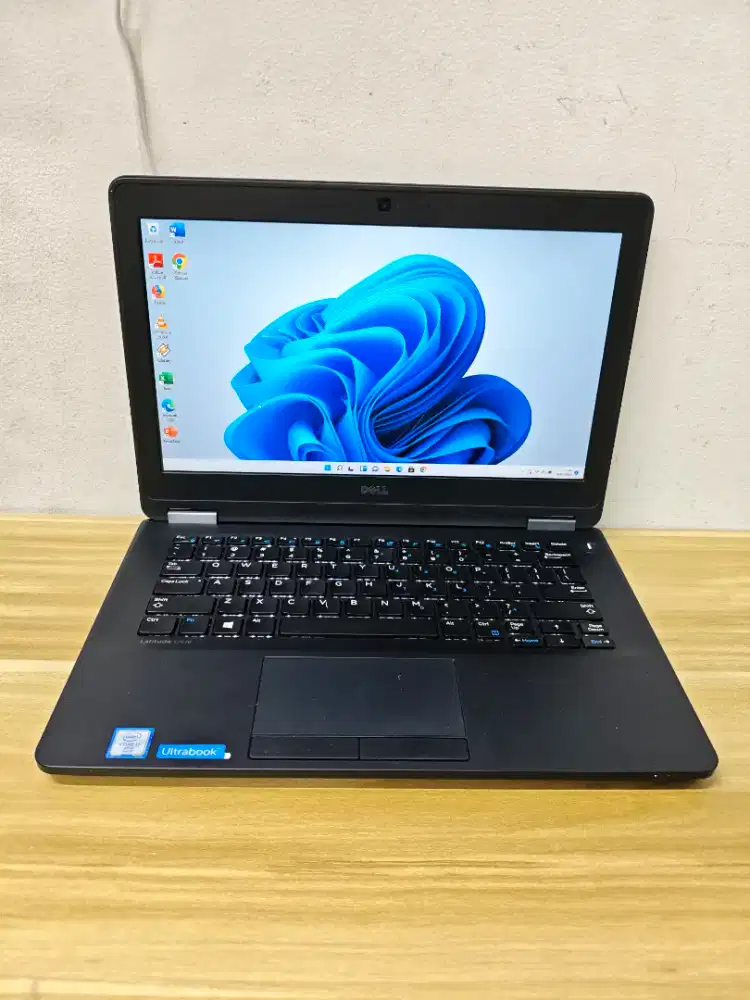Dell Latitude E7270. Intel Core i7-6600U. Ram 8gb. Ssd 256gb