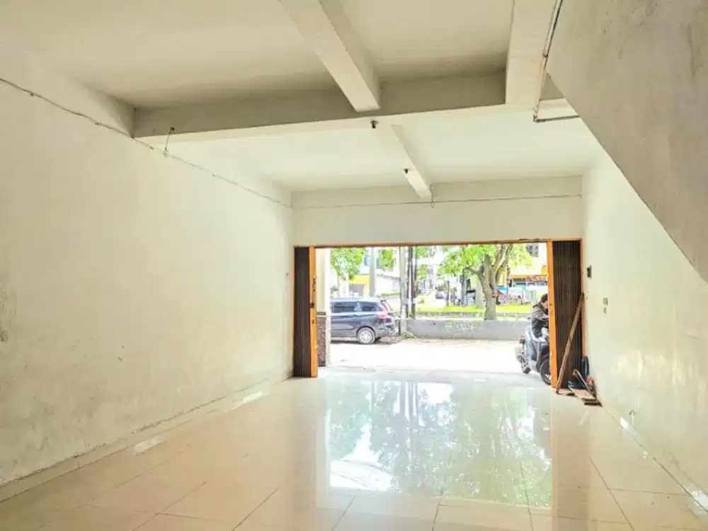 Ruko 2 Lantai Siap Pakai Area Padat di Taman Kopo Indah 2