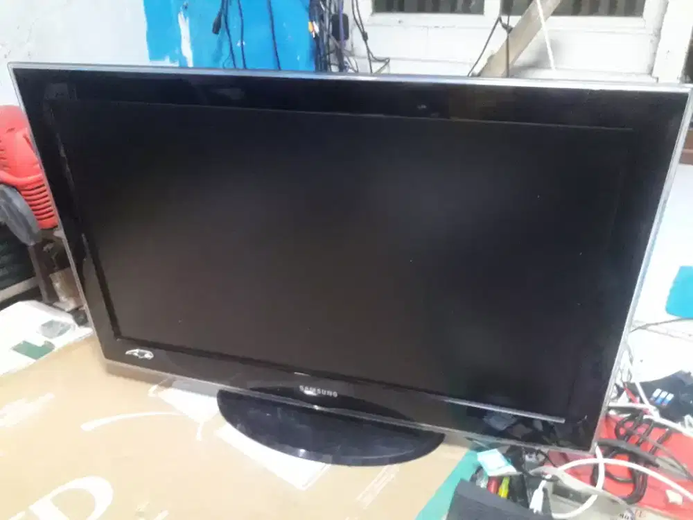 Lcd tv samsung 32inc berikut stb antena