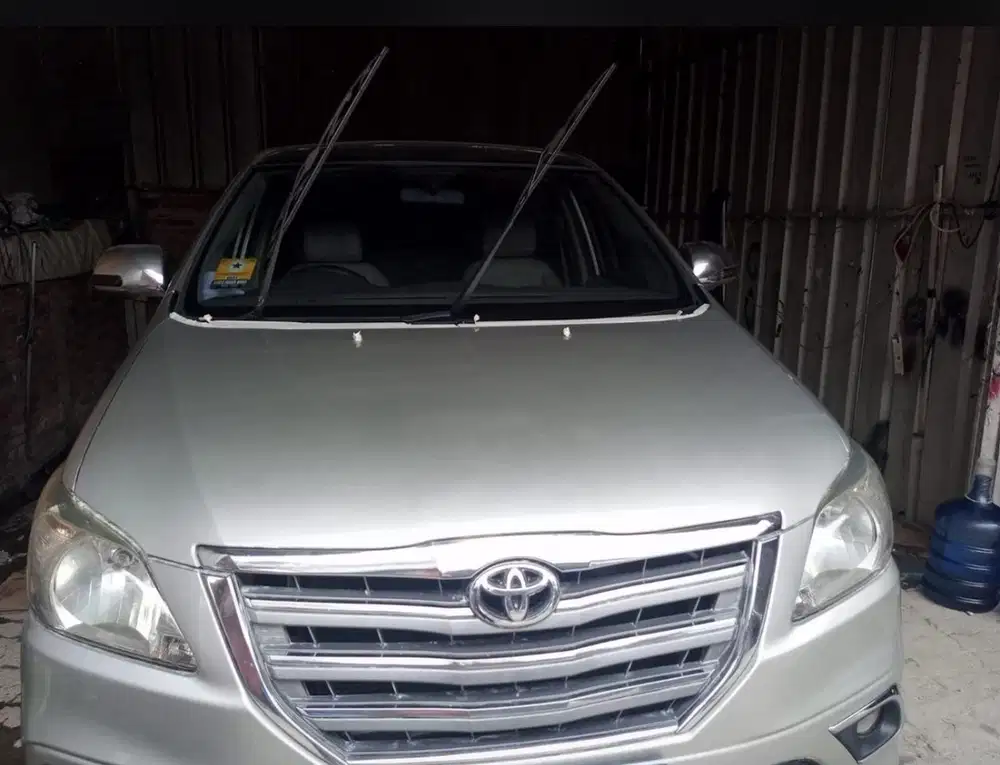 Toyota Kijang Innova 2011 Bensin