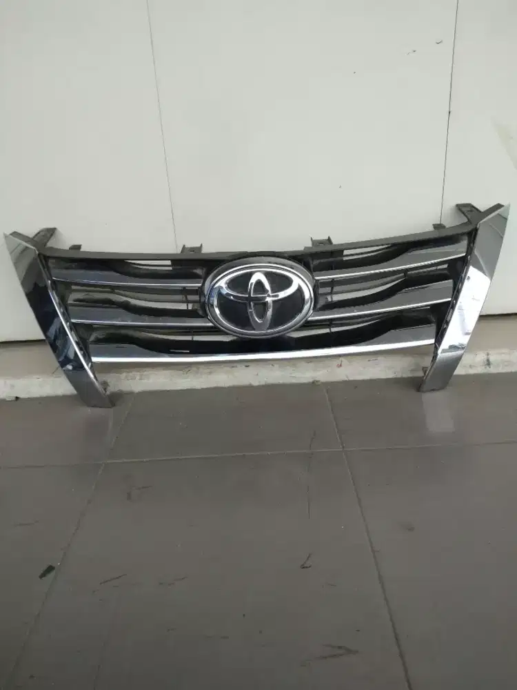 Bumper + Gril TOYOTA FORTUNER