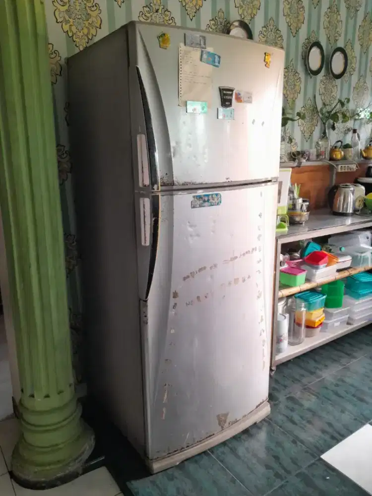 KULKAS 2 PINTU merk SHARP SUPERIOR