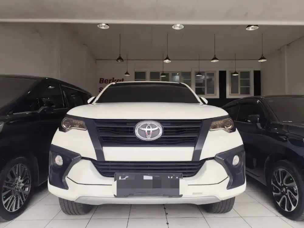 TOYOTA FORTUNER VRZ 4X2 DIESEL MATIC 2017 PUTIH