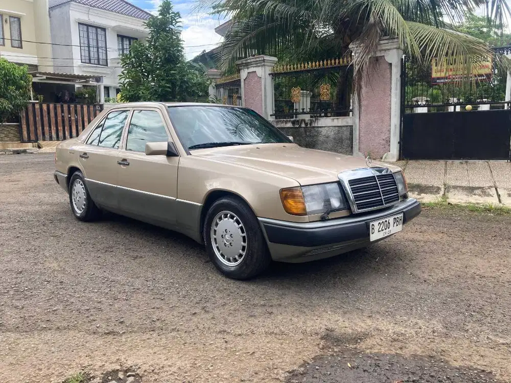 Mercedes Benz Boxer W124 300 E Special Order 1988 Automatic Sesuai Vin
