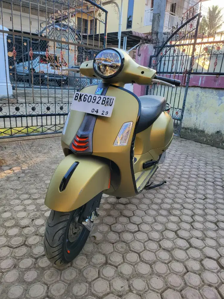 Dijual vespa gts super i-get abs pemakaian 2024