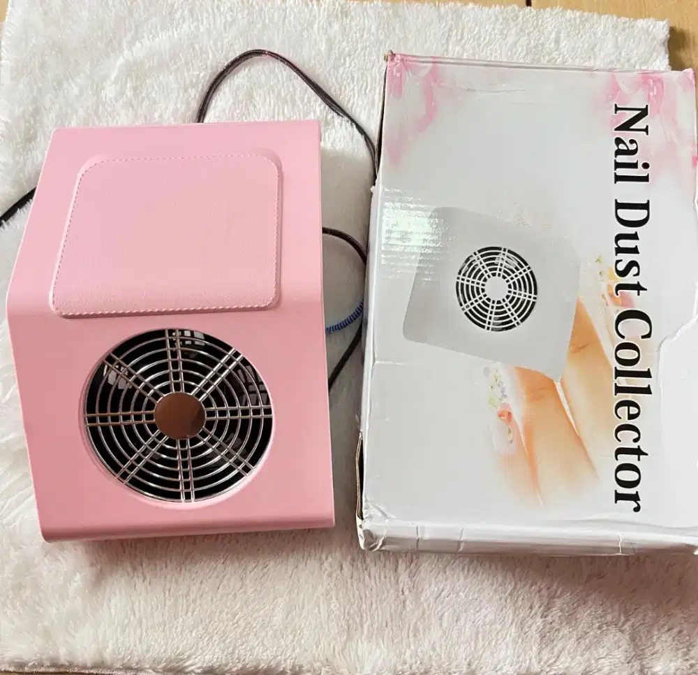 Di jual Gell polish  Modelons..

Nail Dust Collector masih baru.