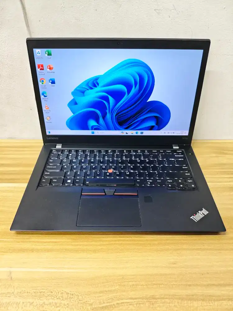 Lenovo T470s. Core i7-7600u. Ram 8gb. Ssd 256gb