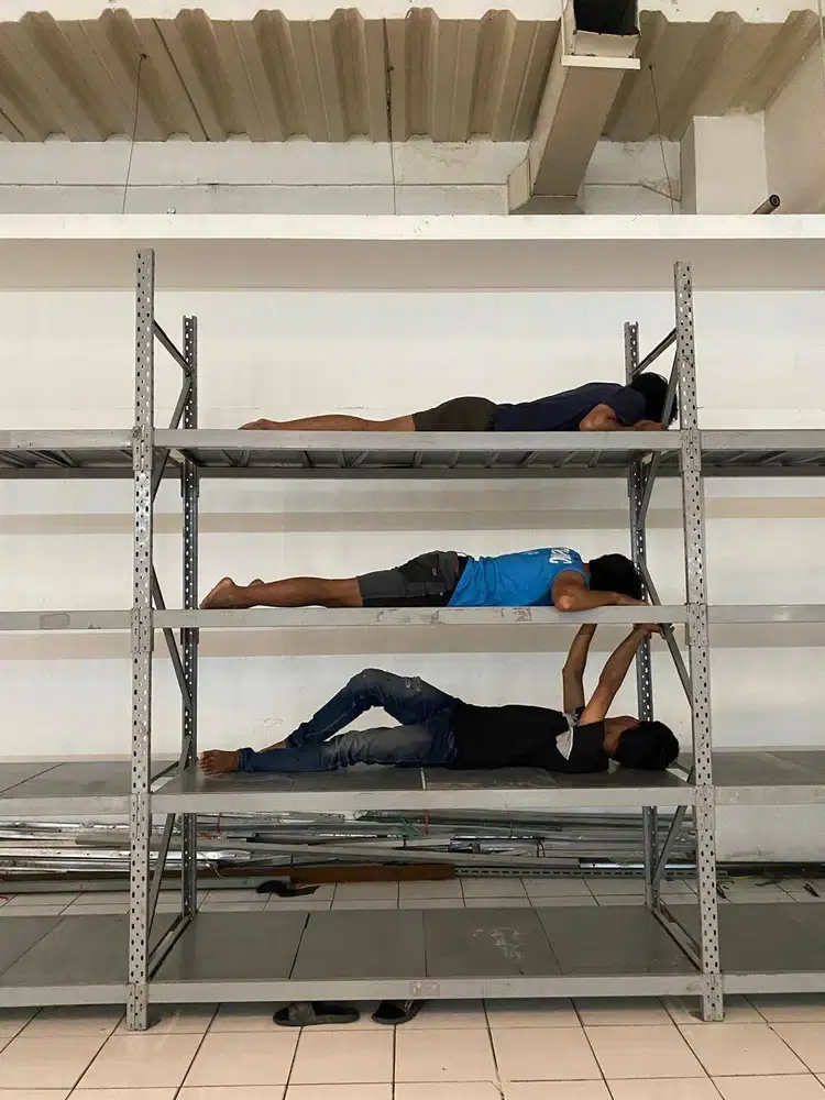 Rak Besi Gudang / Rak Pabrik Medium Duty – Kokoh & Siap Pakai -