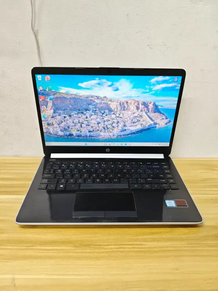 Hp 14s-Cf0044Tx. Core i5-8250U. Radeon R7 M440 2gb. Ram 8gb. Ssd 256gb