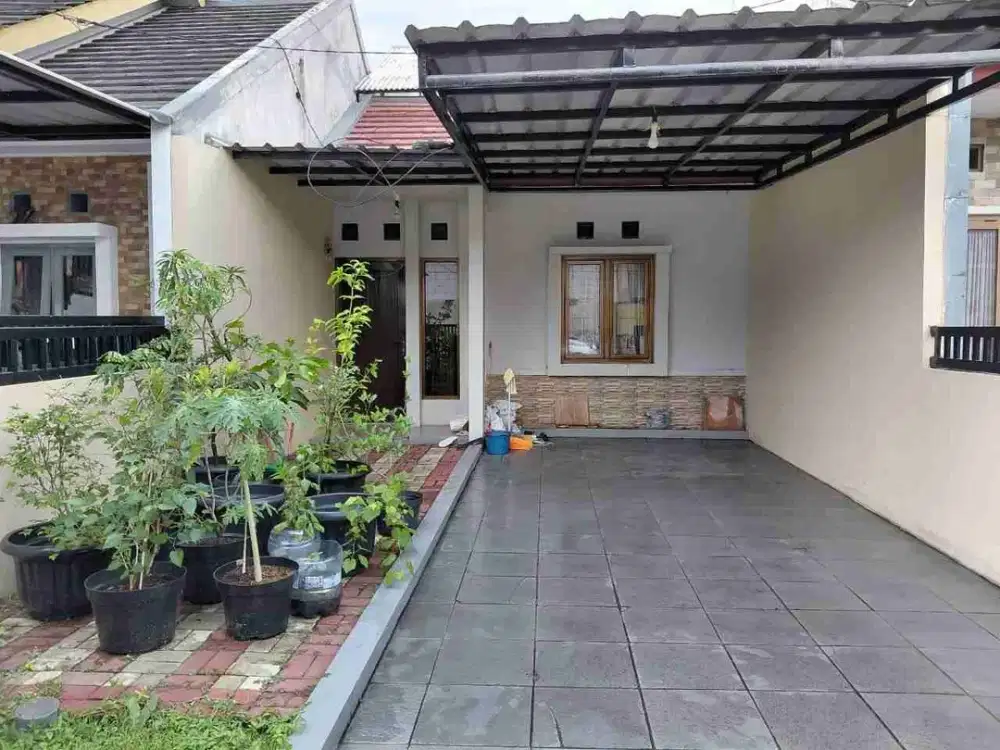 Di sewakan per tahun rumah terawat dekat Ak Ghifari arcamanik