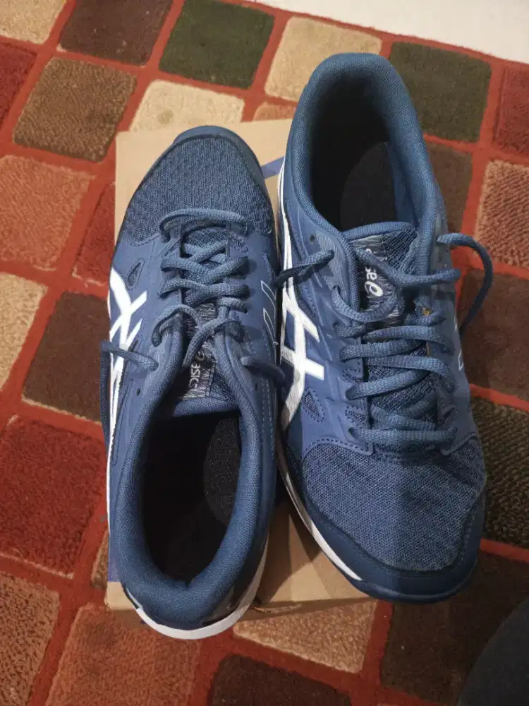 Sepatu badminton merk asics ori