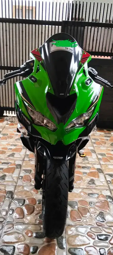 Jual cepat ninja ZX 25r ABS 2020 akhir