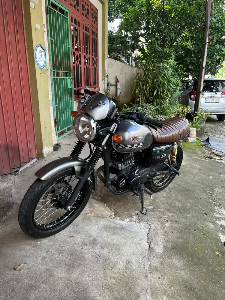 Kawasaki W175 CAFE Lengkap STNK BPKB Paket Komplit
