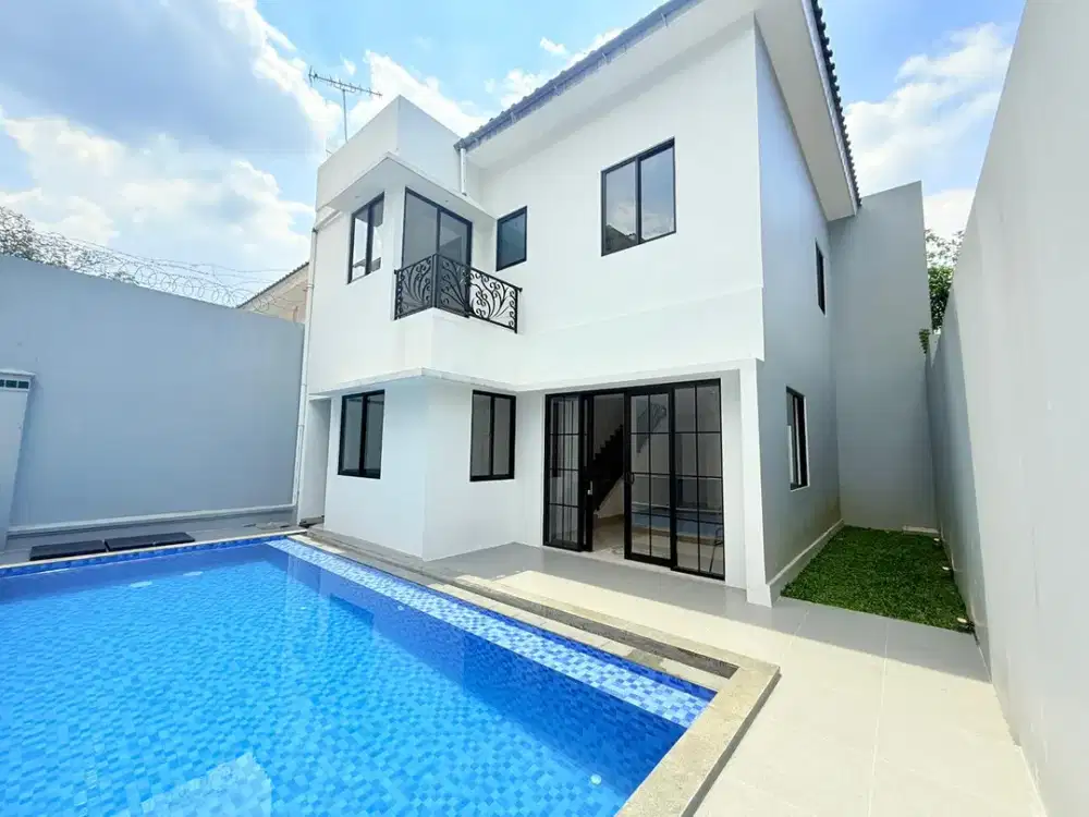 Jual Rumah Sentul City American Classic 3BR SHM Balkon Luas Strategis