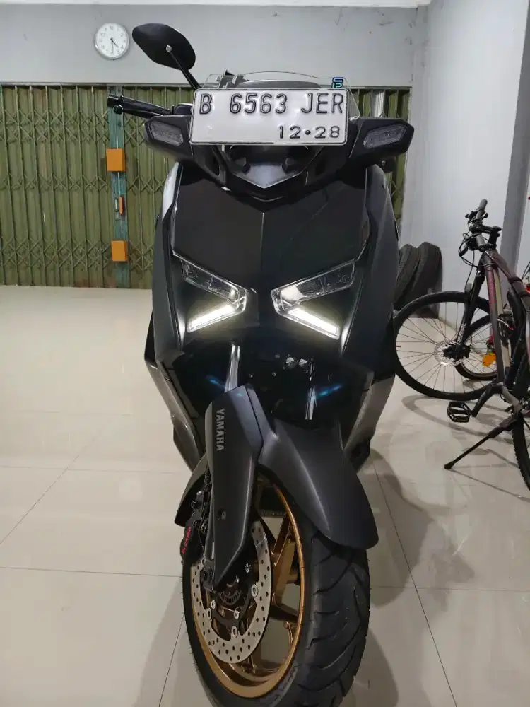 Yamaha Xmax Hitam