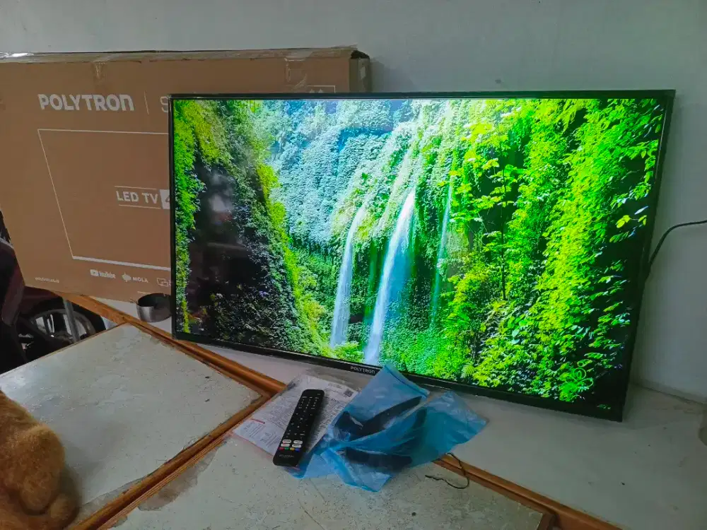 Polytron smart tv 43 Baru