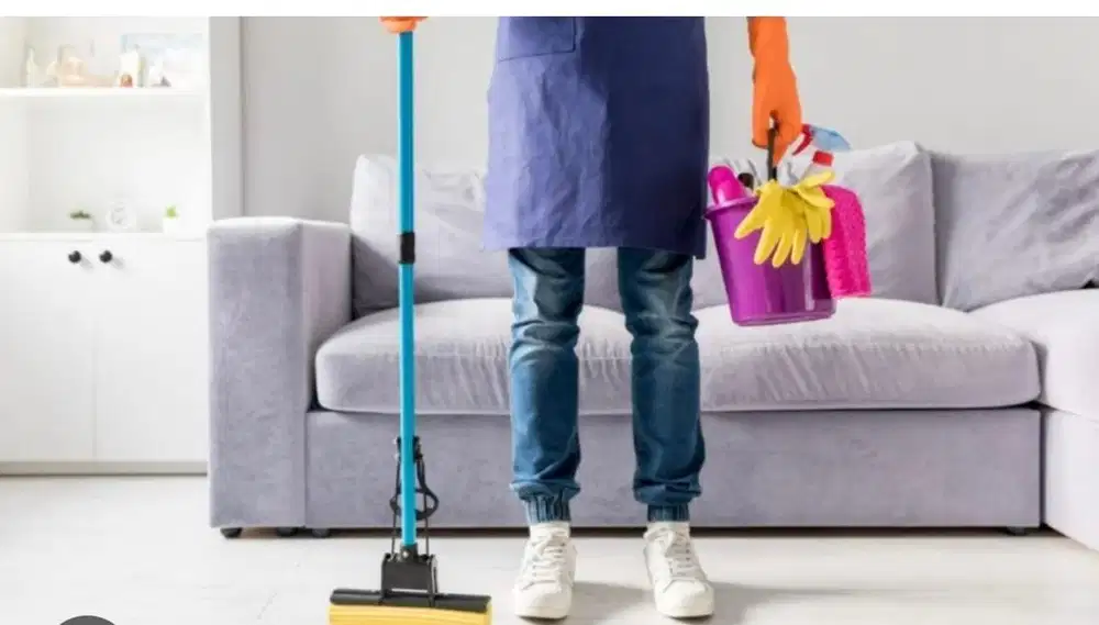 Cleaning room apartemen Chadstone