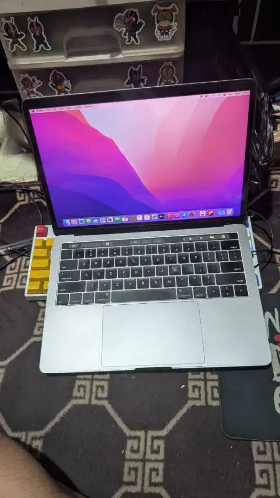 MacBook Pro 2017 Touchbar iBox 512Gb Mulus Normal Siap Pakai