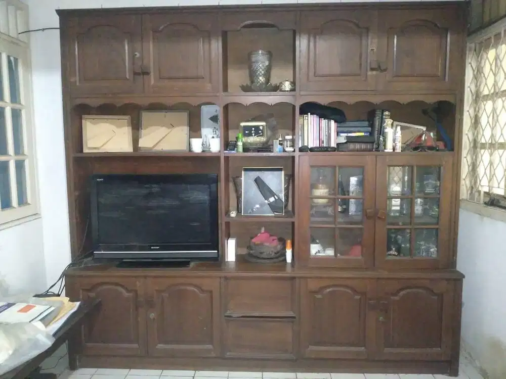 Lemari Jati Besar Bekas – 1 Set 2 Unit, Jarang Ada - Negotiable