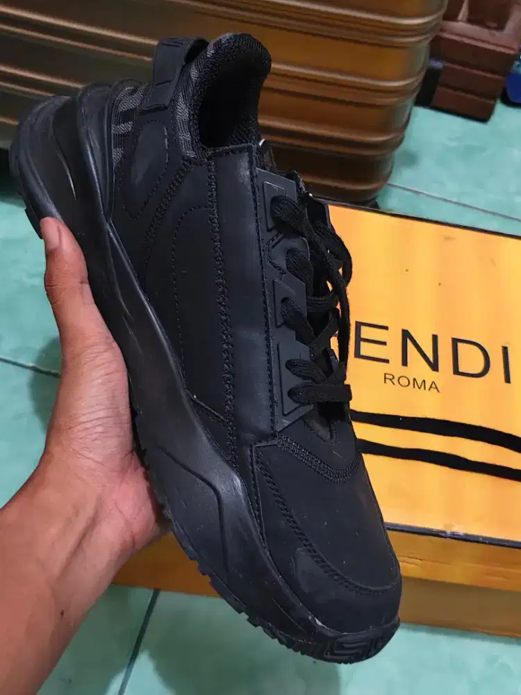 Sepatu Fendi Italy