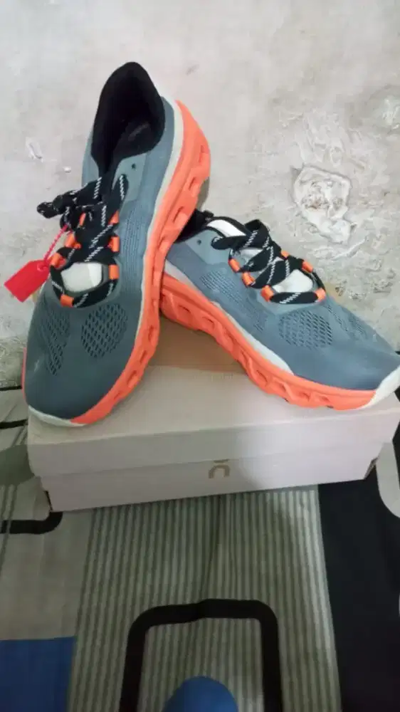 Sepatu asic barang baru size 43