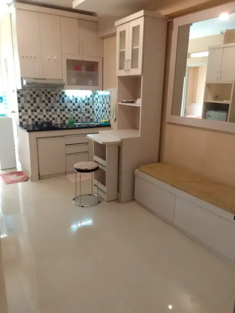 Apartemen mewah furnished, full AC dekat stasiun lrt