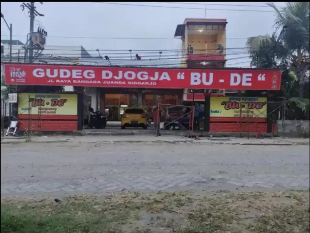 Dijual Rumah 3 Lantai Sekaligus Tempat Usaha