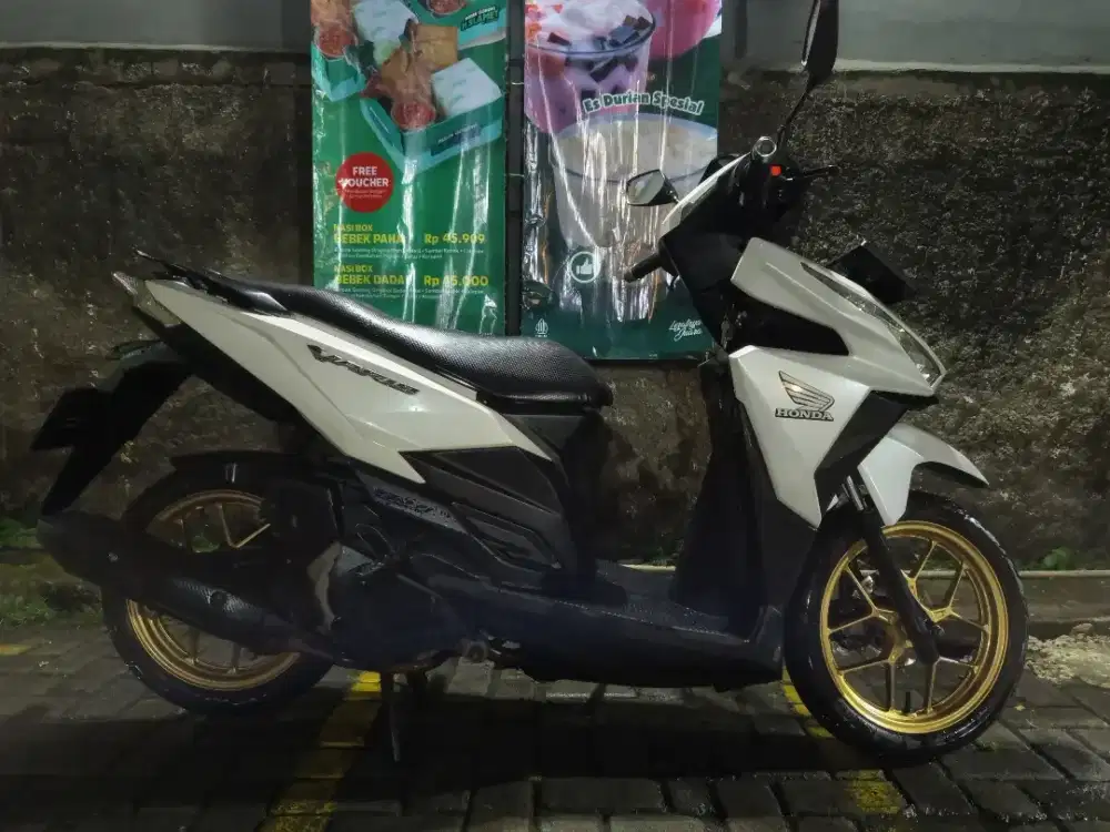 vario 125 2015 led old