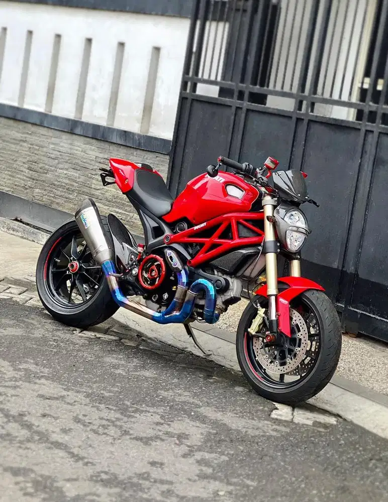 Ducati monster 1100 evo full mods