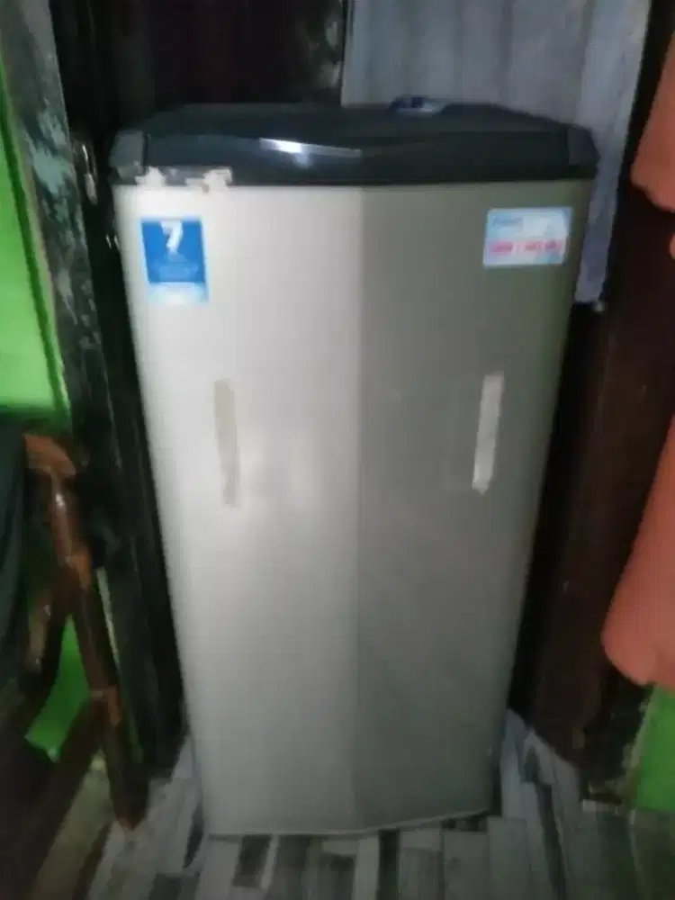 Jual kulkas 1pintu merk Aqua